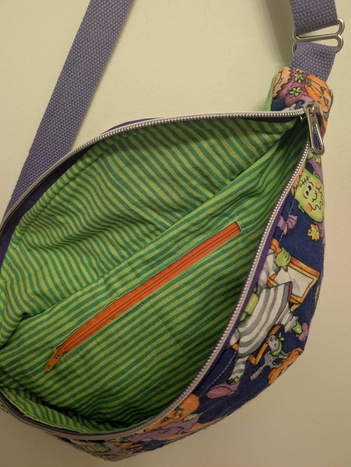 Graveyard Smash Crossbody S
